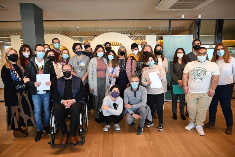 Diez jóvenes con discapacidad realizan prácticas de gestión administrativa en UNEI de la mano de Aspaym