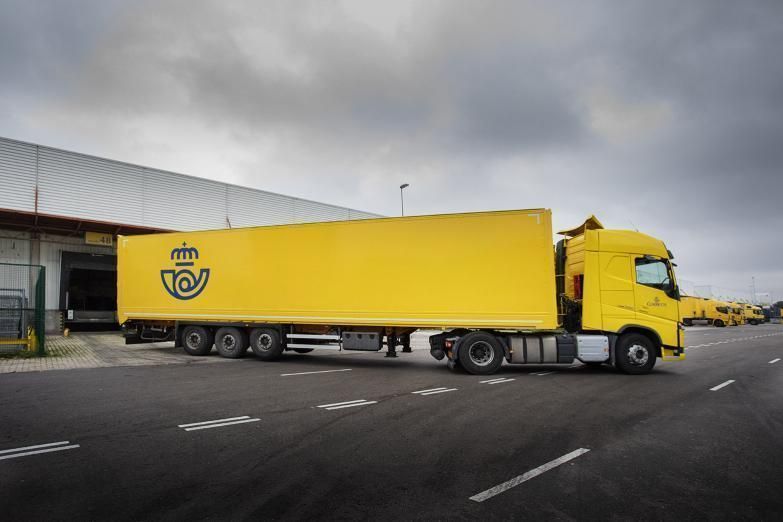 Correos envía desde Sevilla un tráiler de alimentos y productos de primera necesidad a Polonia para las personas más afectadas por la guerra de Ucrania