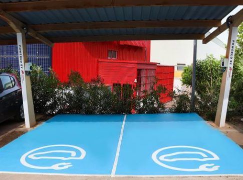 Málaga TechPark instala dos nuevas estaciones de recarga para vehículos eléctricos a disposición gratuita de los trabajadores del parque