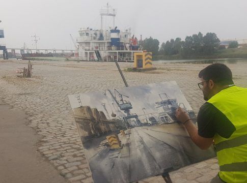 Más de 30 artistas se reúnen en el Muelle de Tablada en el certamen de pintura al aire libre Puerto de Sevilla