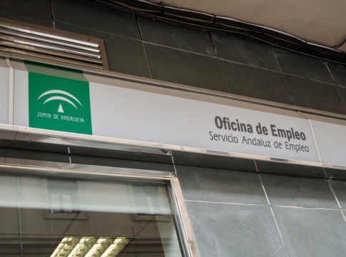 Andalucía lidera la caída del desempleo en España tras restar 6.934 parados en noviembre