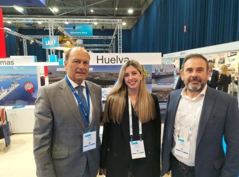 El Puerto de Huelva muestra su capacidad para mover piezas de gran volumen en sus muelles en el mayor evento de Europa de carga de proyecto