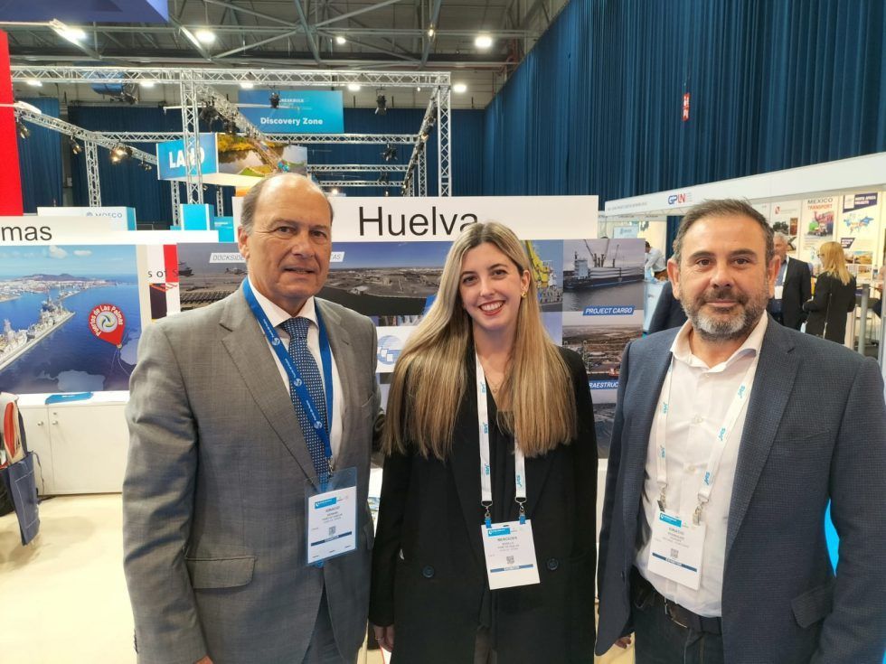 El Puerto de Huelva muestra su capacidad para mover piezas de gran volumen en sus muelles en el mayor evento de Europa de carga de proyecto