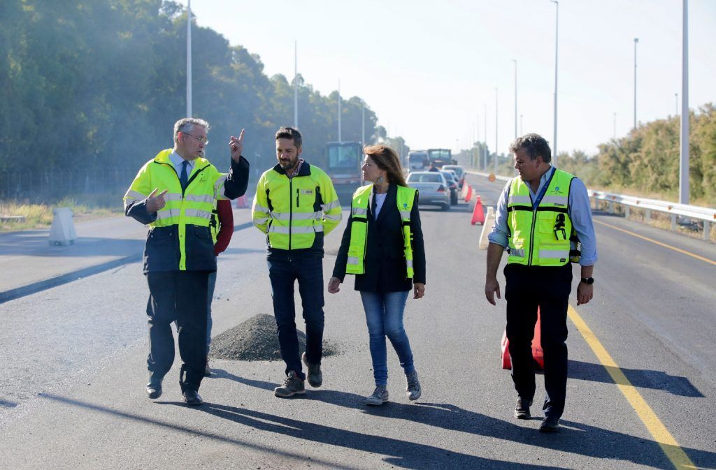 El Puerto de Huelva prevé finalizar este mes las obras de adecuación y desdoble de la carretera de acceso al Muelle Sur