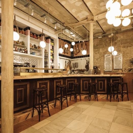 Nueva apertura de Ovejas Negras Company en Sevilla: Taberna El Favorito