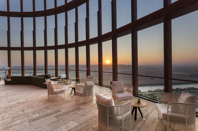 La campaña ‘Ven a cenar y te invitamos a dormir’ del Eurostars Torre Sevilla 5* reinventa su oferta para este verano