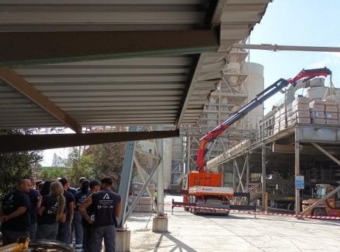 Alumnos de los programas de Empleo y Formación de la Junta de Andalucía visitan la fábrica de cemento de Cementos Portland Valderrivas en Alcalá de Guadaíra