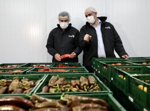 Juanma Moreno visita la planta de La Unión Long Fresh-NICE