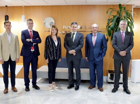 El Puerto de Huelva se reúne con Endesa para analizar la demanda de energía y garantizar el suministro a los grandes proyectos portuarios de los próximos años