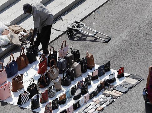 Andalucía mantendrá la mesa de trabajo por el Comercio Seguro para combatir la venta ilegal