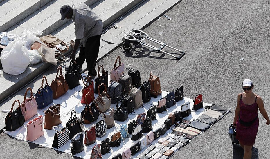 Andalucía mantendrá la mesa de trabajo por el Comercio Seguro para combatir la venta ilegal