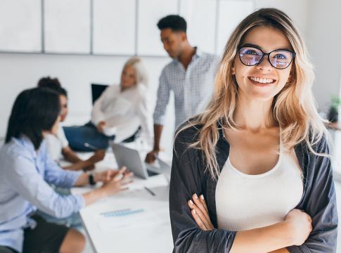 Empleo destina 120 millones en incentivos para la contratación de 13.330 jóvenes desempleados