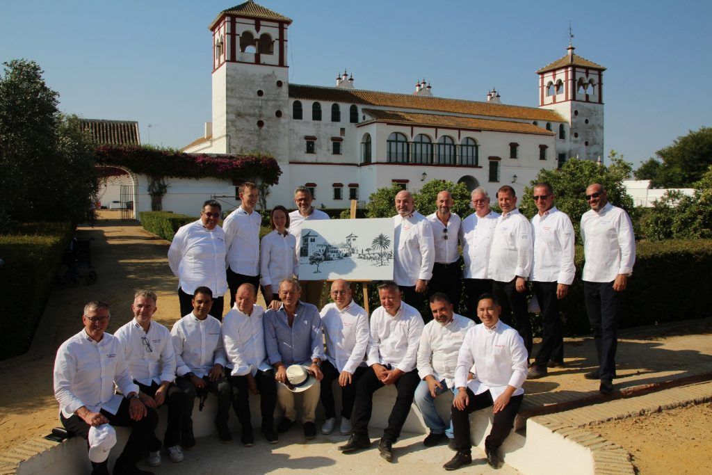 El prestigioso Club des Chefs des Chefs formaliza en la Hacienda Guzmán su apoyo a la candidatura de los Paisajes del Olivar Andaluz a Patrimonio Mundial de la UNESCO