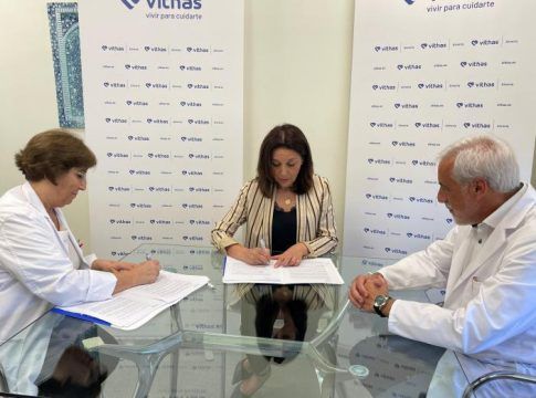 Pacientes oncológicos de Vithas Almería recibirán apoyo y atención psicológica de la AECC