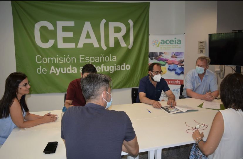 Las Escuelas de ACEIA desarrollarán un programa de acciones relacionadas con el aprendizaje de idiomas y la inserción para personas refugiadas acogidas por CEAR