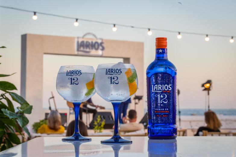 Larios te invita a sumergirte en la buena vida de Málaga con un viaje a los veranos de siempre