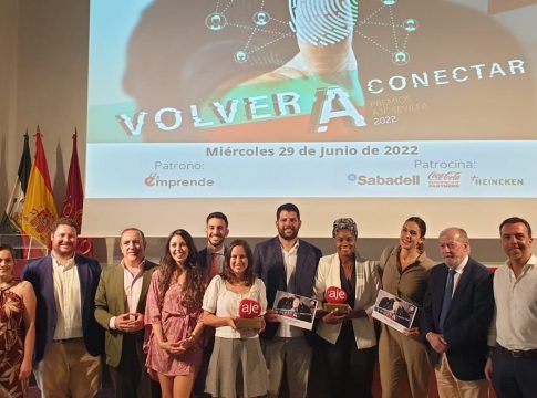 AOKlabs África, Mejor Iniciativa Emprendedora en los Premios AJE Sevilla 2022