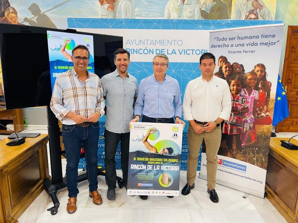 La Diputación de Málaga impulsa la IX Travesía Brazadas Solidarias Acantilados a favor de la Fundación Vicente Ferrer