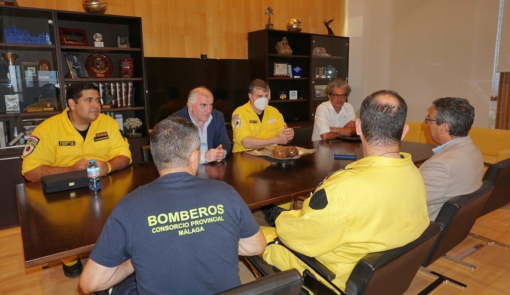 La Diputación de Málaga dona ocho camiones al Cuerpo de Bomberos Voluntarios de Paraguay