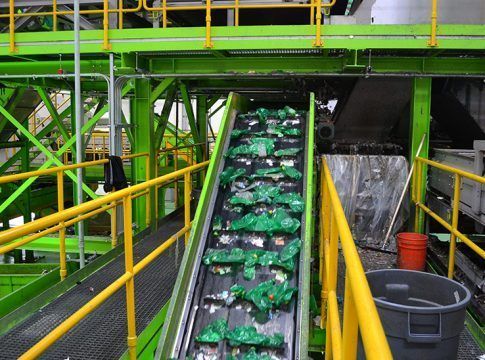 La UAP agilizará en Níjar una planta de producción de combustible a partir de residuos de invernadero