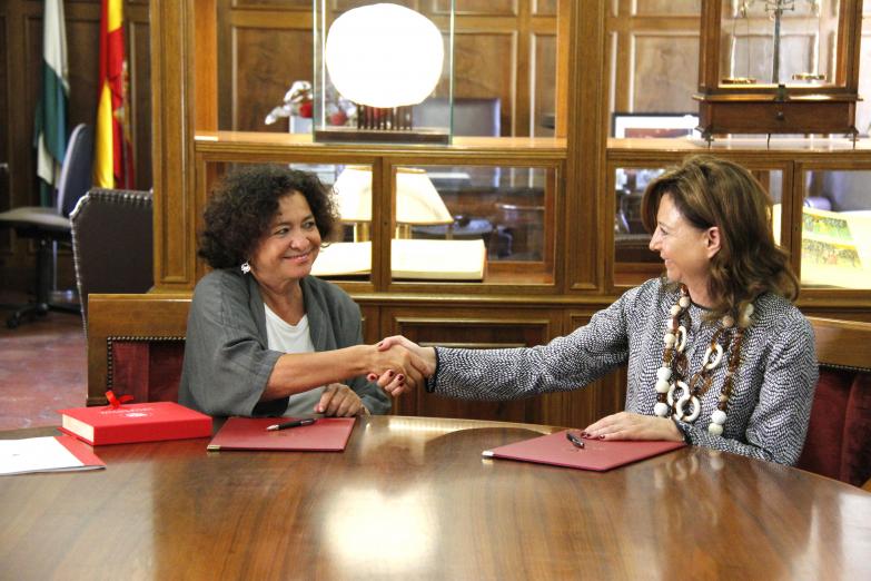 La Universidad de Granada y Fujitsu firman un convenio de colaboración para impulsar la transferencia tecnológica del sector TIC en Andalucía