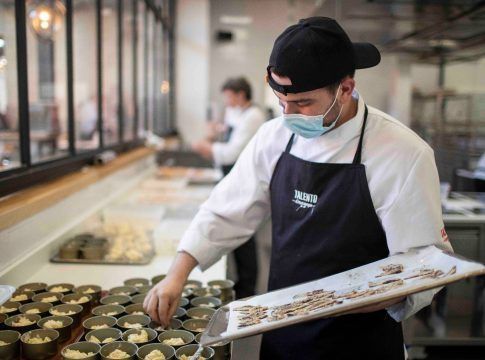 Fundación Cruzcampo ofrece formación ‘exprés’ para mejorar la empleabilidad en hostelería