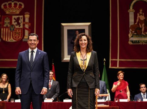 Moreno destaca la capacidad de gestión y solvencia de María del Mar Vázquez, la primera alcaldesa de Almería