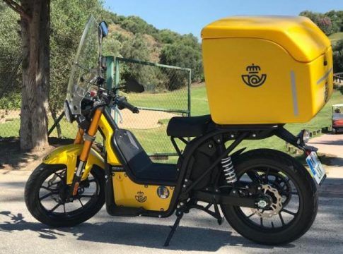 Correos estrena 35 motos eléctricas nuevas en cinco unidades de reparto de la provincia de Cádiz