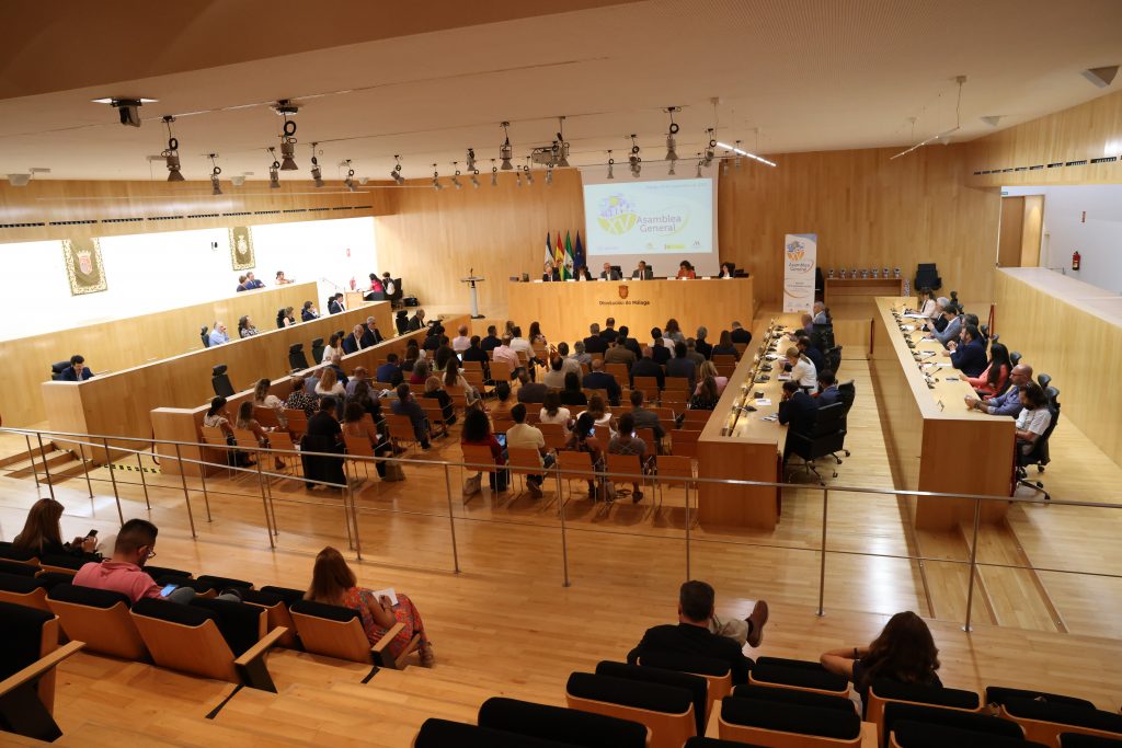 La Diputación impulsa el uso de la biomasa y la mejora de la movilidad en municipios del interior