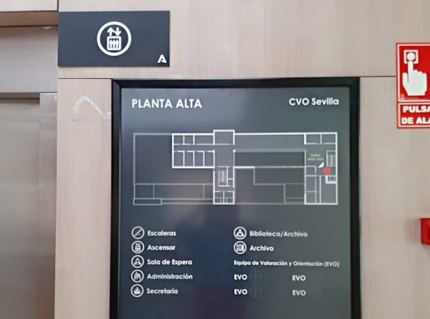 La Junta instala señalización accesible en centros de valoración para personas con discapacidad