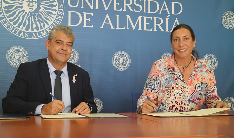 La Junta y la UAL impulsan la convivencia entre universitarios y personas mayores para “combatir la soledad no deseada”