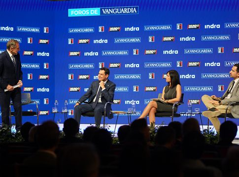 Moreno avanza que los Presupuestos andaluces para 2023 incluyen actuaciones de carácter económico que ascienden a más de 6.000 millones de euros