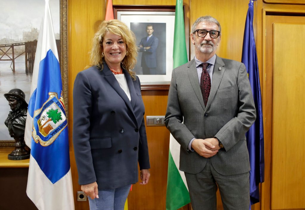 El Puerto de Huelva y la Universidad de Cádiz impulsan la formación en logística e intermodalidad