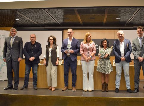 El reportaje ‘Hidrógeno verde, blanco y verde’ gana el XVII Premio Flacema a la mejor comunicación sobre desarrollo sostenible en la industria
