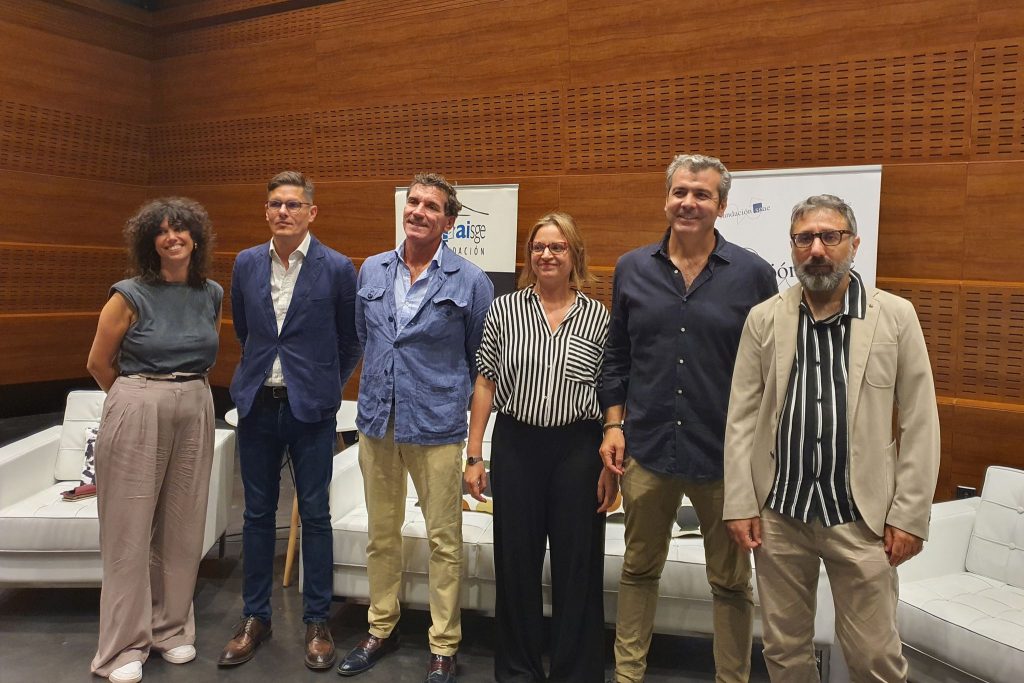La escena contemporánea vuelve a reunirse en el encuentro "Hemos vivido por debajo de nuestras posibilidades"