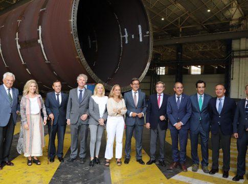 El Consejero de Política Industrial destaca al Puerto de Sevilla como un gran núcleo de actividad industrial y de impulso a las energías renovables