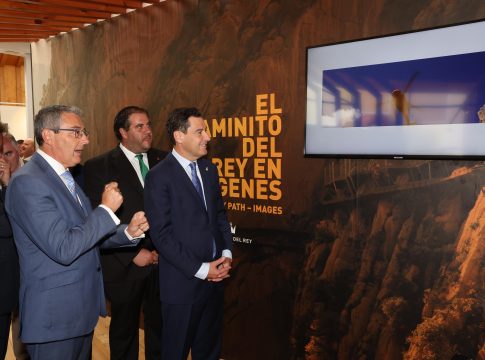 El nuevo centro de visitantes mejora la oferta turística y la movilidad sostenible del Caminito del Rey