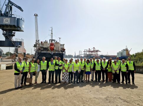 La Autoridad Portuaria de Sevilla presenta a la Asociación Española de Directivos los proyectos estratégicos del Puerto