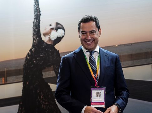 El presidente de la Junta inaugura el stand de Andalucía en la World Travel Market de Londres