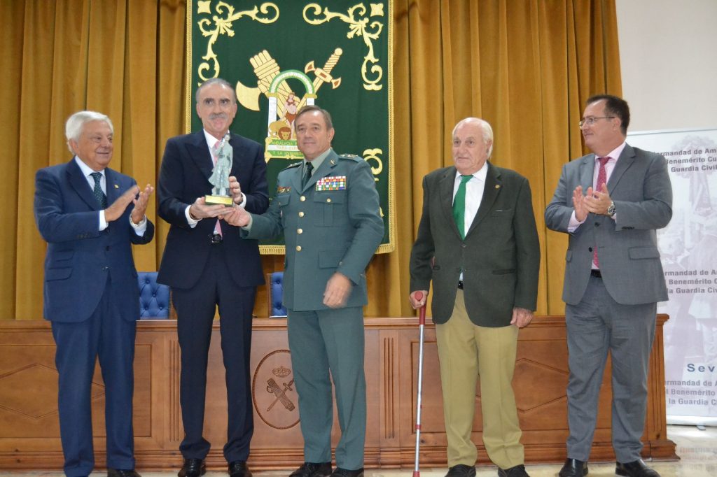  Juan y Medio reconocido por Habecu con el  “Premio periodismo y comunicación 2022"
