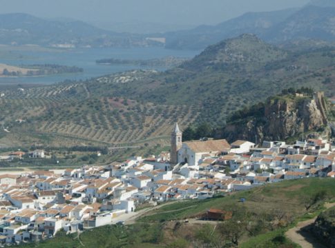 Irene Calderón Muñoz: “Queremos hacer paquetes turísticos con los que el cliente pueda disfrutar de un Todo Incluido en el pueblo”