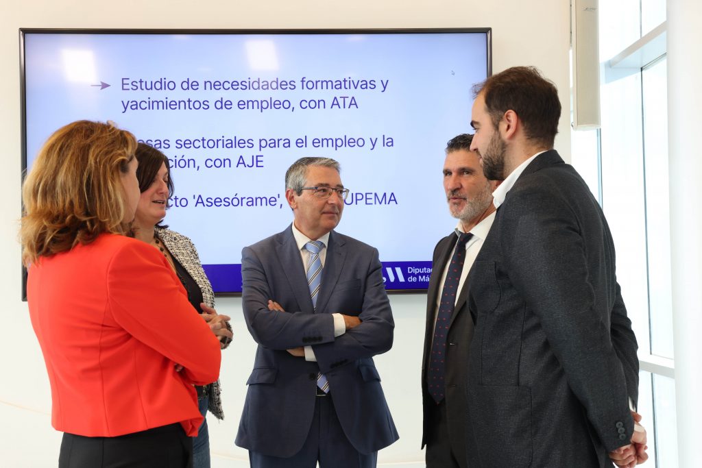 La Diputación activa tres proyectos para fomentar el empleo en autónomos, jóvenes y mujeres empresarias