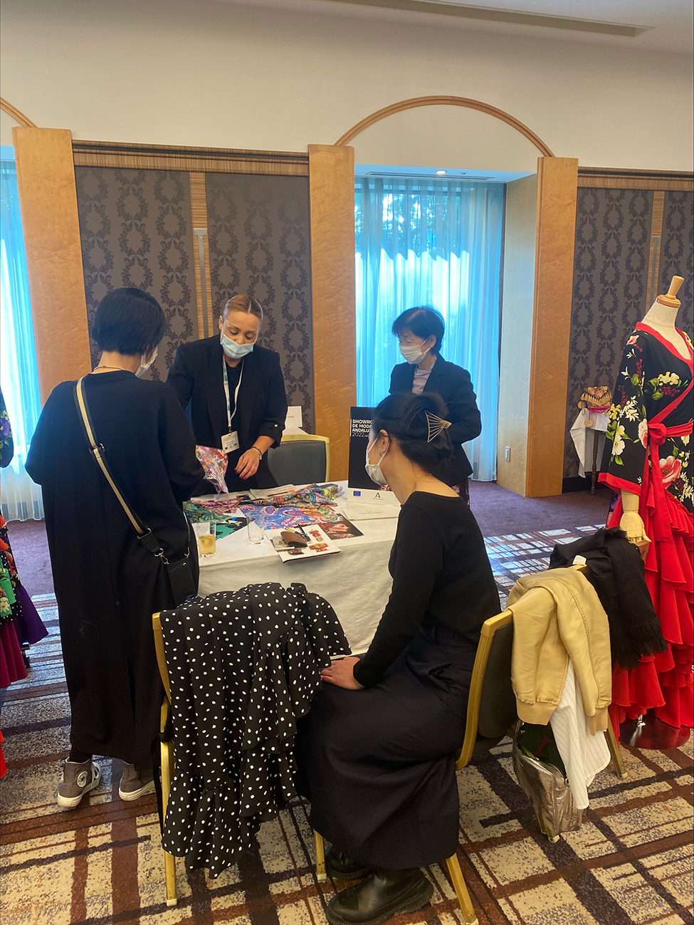 La Junta fortalece la presencia de la moda flamenca andaluza en Japón con un showroom en Tokio entre empresas y compradores