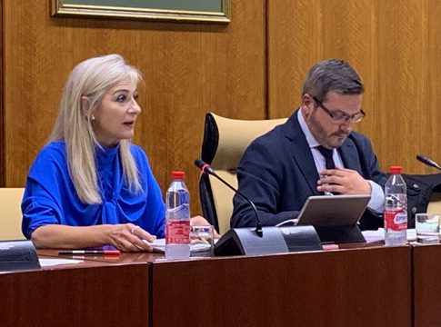 Del Pozo destaca la inversión este curso de más de 800 millones de euros en ayudas a las familias andaluzas