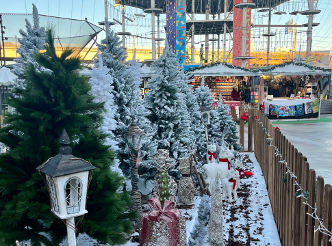 Las visitas de Papá Noel y de los Reyes Magos, y un mercadillo navideño de artesanía, llenan de colorido la Navidad en el Centro Comercial Lagoh