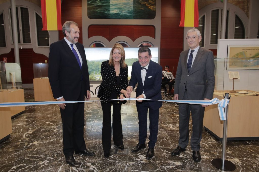<strong>El Puerto de Huelva inaugura una exposición sobre ‘Colón, monumento a la Amistad con los Pueblos de América’</strong>