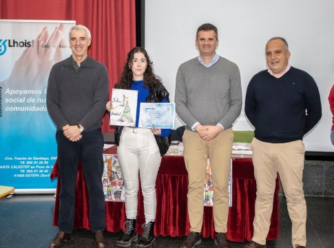 <strong>Marta Ortega, alumna del Bachillerato de Artes del IES Aguilar y Cano de Estepa, ganadora del I Concurso de Christmas de Calgovsa</strong>