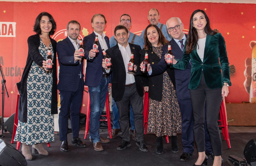 Vuelve Cruzcampo Edición Limitada Navidad, más artesana que nunca por su aupado hecho a mano
