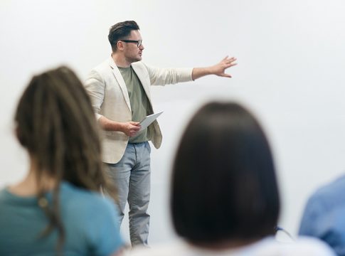 Aumenta un 26%, hasta los 1.170, la oferta de cursos del IAAP para empleados públicos en 2023