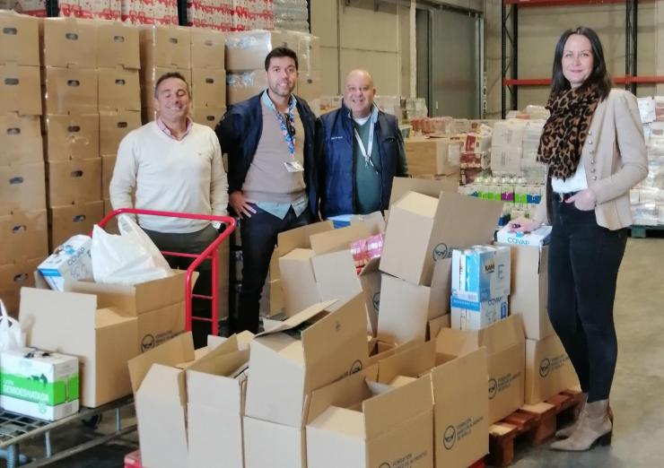 El centro oficial de formación profesional Cesur dona al Banco de Alimentos de Sevilla 500 litros de leche esta Navidad